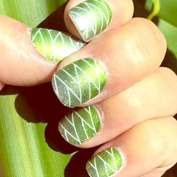 Jamberry Glittering Greenery Nail Wraps - Picture 2 of 3